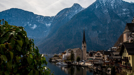 Fototapeta premium Hallstatt village with alpine lake and mountains, Austria scenic landscape