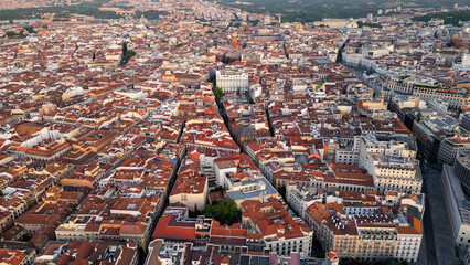 Obraz premium Aerial panorama view of the old town and city Madrid in Spain on a sunny summer morning