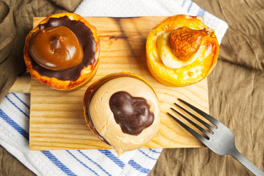 Ricotta, baked. Ricotta Tinder, Ricotta with dulce de leche and chocolate, Fig Ricotta It is a fresh dairy product.