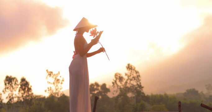 Zoom Out Shot Woman Holding Lotus Flower Tra Ly Vietnam