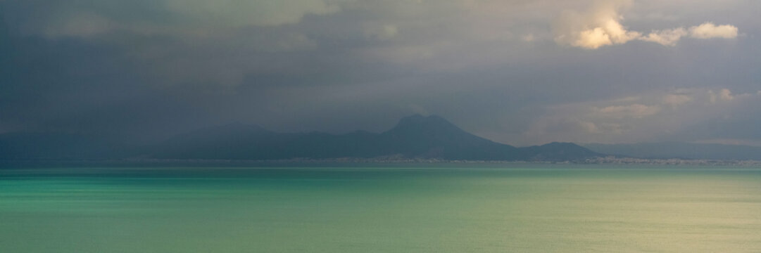 Le golfe de Tunis par temps orageux