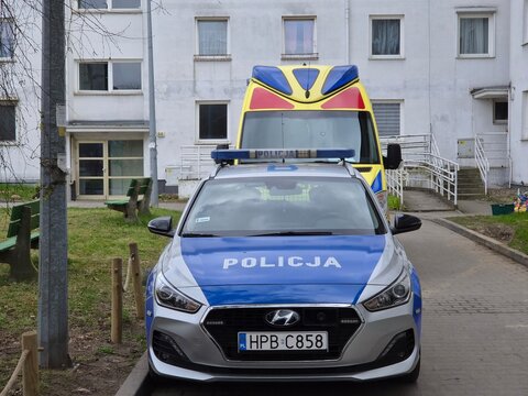 Ambulans medyczny z kACJĄ RATUNKOWĄ NA OSIEDLU