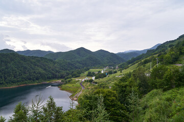 Naklejka premium 山梨県 乙女湖と柳平の集落