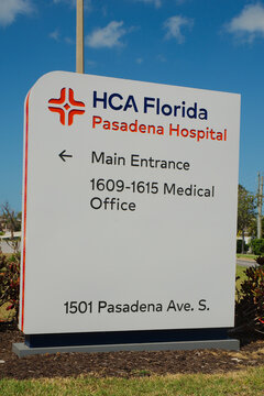 HCA Florida Pasadena Hospital Entrance Signage With Address and Directional Information Editorial Use Only South Pasadena, FL USA, April 4, 2026 Main entrance directions, medical office numbers and st