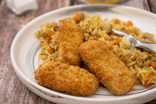 Arroz arom tico con pescado crocante y hierbas