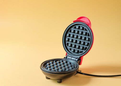 Mini Black Waffle Maker ,Kitchen Appliances .
