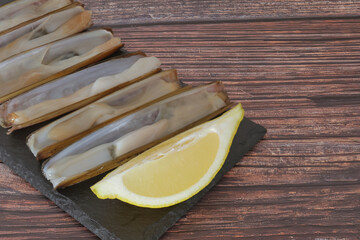 razors on a slate plate with lemon