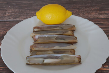 razors on a white plate with lemon