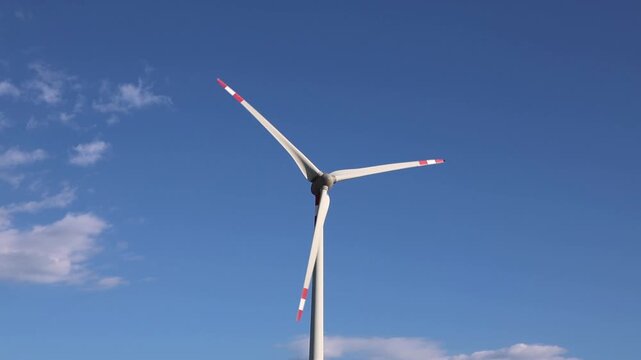 Impianto eolico a tre pale ad asse orizzontale 