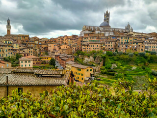 Fototapeta premium Historic center of the city of Siena in Italy with main attraction of Siena Cathedral (Duomo di Siena)