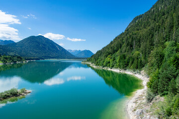 Naklejka premium Scenic view of Sylvenstein Lake in Bavaria with turquoise water and alpine mountains