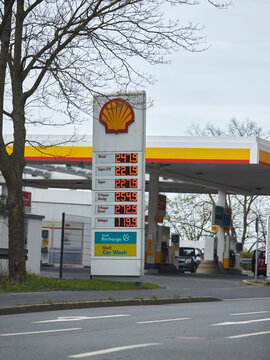 Arnsberg, NRW, Germany, 2026 04 03, price board of shell petrol station, symbolising the sharp rise in petrol and diesel prices in Germany