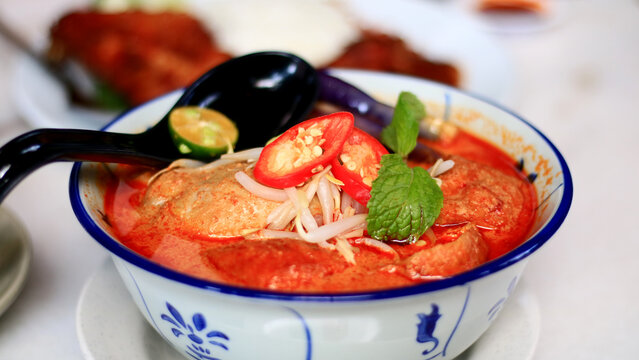 Chicken Curry Noodles, a favorite menu in Asian restaurants.