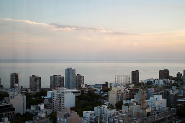 Obraz premium Landscape of Montevideo buildings near the coast with the sea in the background on a slightly cloudy day