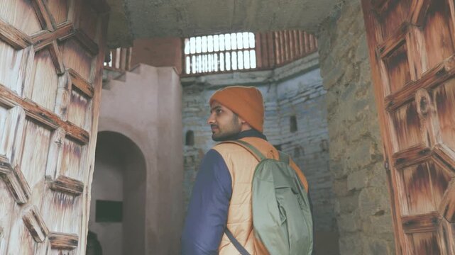 Bhaderwah Fort, also known as Qilla or Ratangarh Fort, is located in Bhaderwah, Doda district of Jammu and Kashmir, India.	