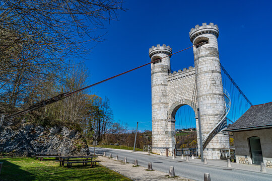 Les Ponts de la Caille, sur la rivi&egrave;re les Usses, relient les communes de Cruseilles et Allonzier-la-Caille (Haute-Savoie, France), le tablier est &agrave; 96m de hauteur.