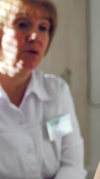 Ophthalmologist in clinic explains diagnosis about girl's eyesight