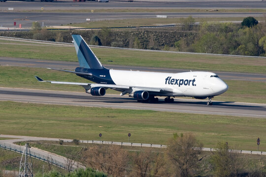 Avi&oacute;n de carga a&eacute;rea de la aerol&iacute;nea Atlas Air despegando en el aeropuerto de Madrid Barajas con matr&iacute;cula N485MC.