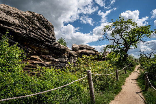 Felsen der Teufelsmauer im Harz &ndash; Dramatischer Himmel