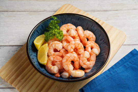 Peeled shrimp on a plate, seafood, shrimp, protein food