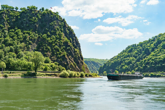 Der Felsen der Loreley am sch&ouml;nen Rhein