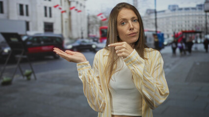 Obraz premium Young hispanic woman presenting open palm and pointing index finger on busy street; doubt caution hesitation.