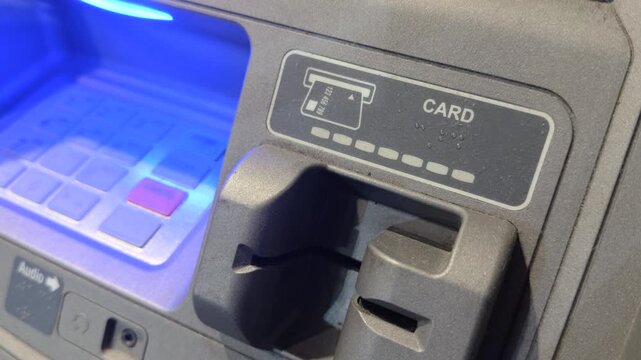 Flashing card reader at local ATM 4k