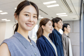 Obraz premium 横並びのビジネスグループ