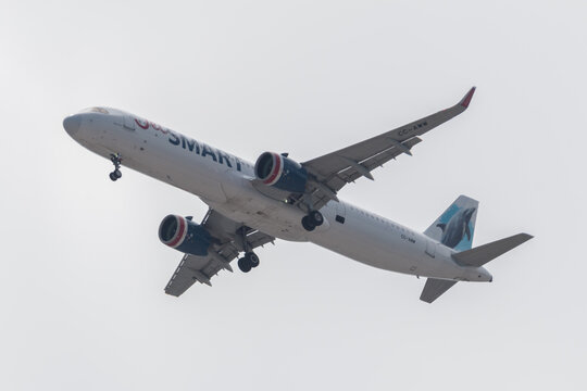 A Jetsmart Airbus A321 flying over the city of C&oacute;rdoba, Argentina, on February 8, 2026.