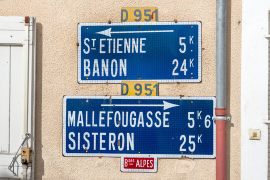 Strassenschild in der Provence, Frankreich