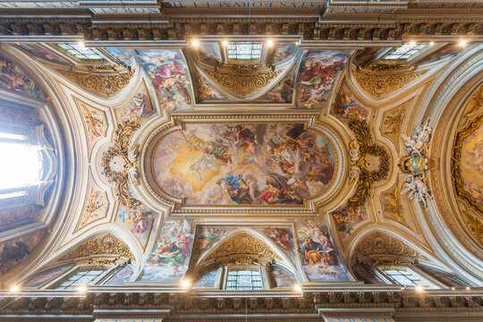 Interni della Basilica dei Santi XII Apostoli, Roma