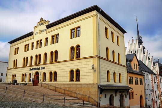 p&ouml;&szlig;neck, deutschland - stadtbibliothek bilke in der altstadt
