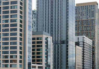 Obraz premium Modern skyscrapers in Liverpool UK, showcasing urban architectural diversity and sleek design.