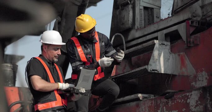 Technicians inspect forklift engines and overall condition in a workshop for repair planning, asset reuse, recycling, cost control, and reliable transport operations.

