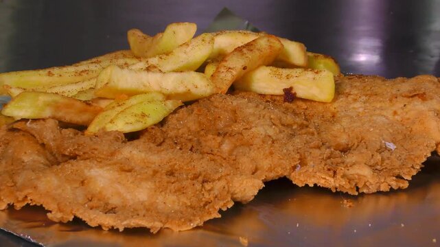 Papas a la francesa con chuleta