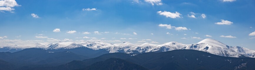 Fototapeta premium Snowy peaks of Hoverla and Petros mountains in Ukrainian Carpathians