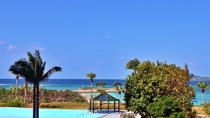 Fototapeta premium 沖縄の青空と夏色のリゾート風景