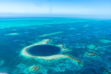 Survol en avion de la barrière de corail et du blue Hole, Belize © AS.UNTERREINER