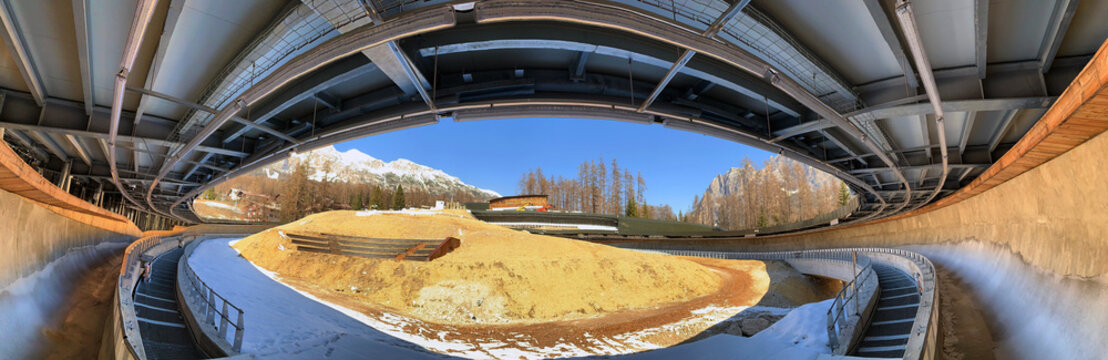 Panorama einer Rennrodelbahn - Skeleton, Bobbahn, Wintersport