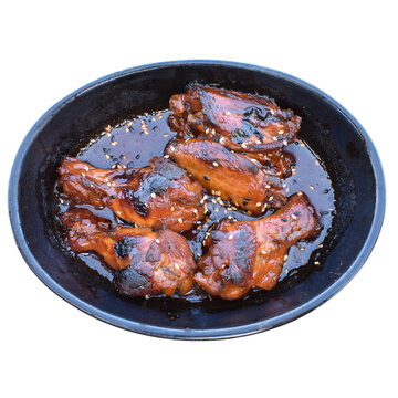 Alitas con salsa BBQ y s&eacute;samo.