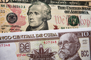 peso kubańskie i dolar amerykański  © Marcin Łazarczyk