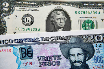 peso kubańskie i dolar amerykański  © Marcin Łazarczyk