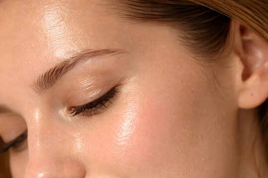 Macro beauty portrait showing hydrated luminous skin texture that represents skin flooding, deep hydration and glass skin results