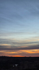 Obraz premium Beautiful dramatic sunset sky with colorful clouds over horizon