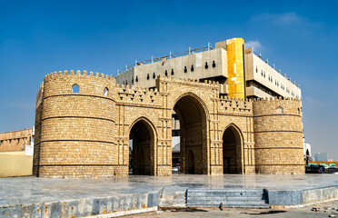 Fototapeta premium View of Bab Makkah, the historic stone gateway to the Al-Balad district in Jeddah, Saudi Arabia, featuring traditional arches and bastions.