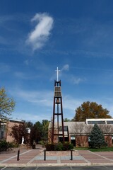 Obraz premium Modern geometric tall bell tower and crucifix