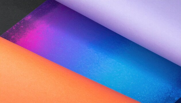 Composi&ccedil;&atilde;o abstrata de folhas de papel coloridas em tons de laranja, azul e roxo com curvas suaves e texturas granuladas sobre fundo escuro.
