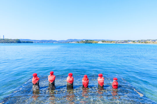 満潮時のはらほげ地蔵　長崎県壱岐市　Harahoge Jizo at high tide. Nagasaki Pref, Iki City.	
