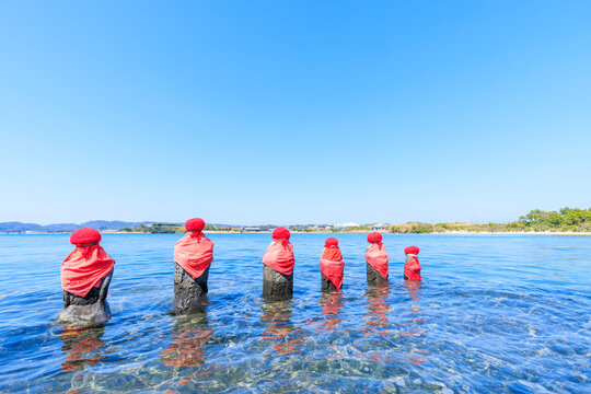 満潮時のはらほげ地蔵　長崎県壱岐市　Harahoge Jizo at high tide. Nagasaki Pref, Iki City.	
