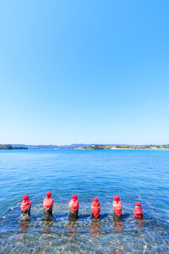 満潮時のはらほげ地蔵　長崎県壱岐市　Harahoge Jizo at high tide. Nagasaki Pref, Iki City.	

